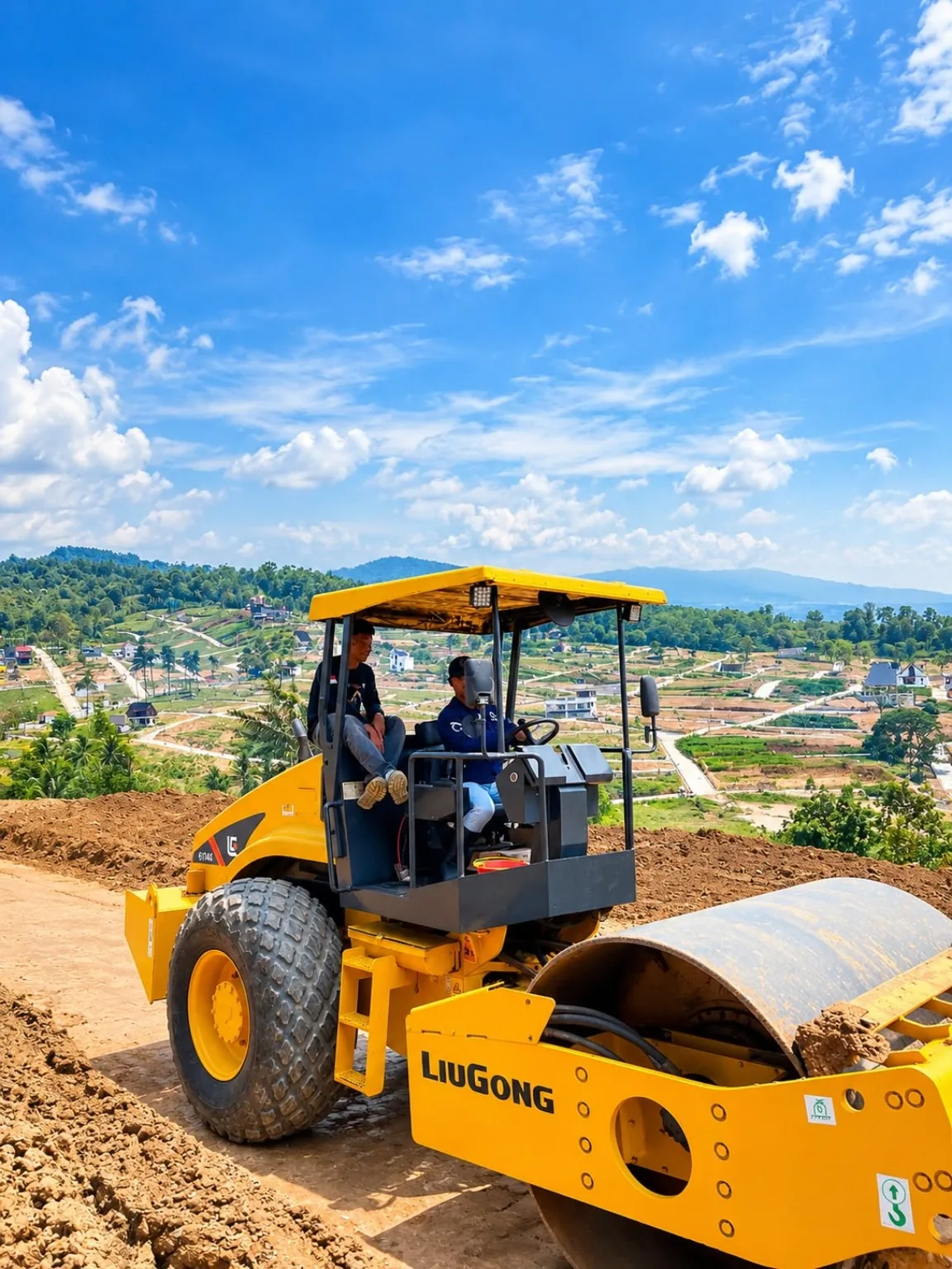 Dokumentasi alat pemadat tanah saat pekerjaan lokasi proyek Harmoni Hanjawong Village